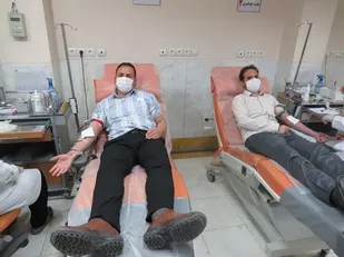 اهدای خون با حضور در پایگاه انتقال خون نجف آباد توسط پایوران گردان