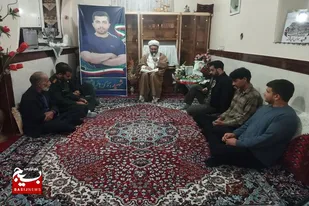 دیدار بسیجیان ملایری با خانواده پرستار شهید هومن غیاثوند