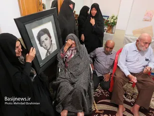 به روایت تصویر/اعلام خبر بازگشت پیکر شهید محمدرضا محمدشفیع پس از چهل سال به پدر و مادرش