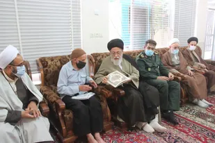 آیت الله مدرسی با خانواده شهدای طلبه دیدار کرد