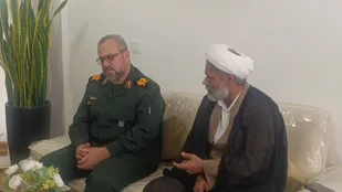 &nbsp;نماز و قرآن سلاح اصلی جهاد کبیر و مظهر اقتدار و همبستگی امت اسلامی است