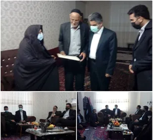 دیدار مسئولین پیشوا با خانواده شهید خیراله خانی در روستای گلعباس در روز ولادت امیرالمومنین(ع)