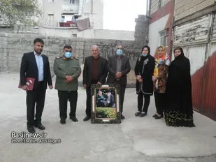 تجلیل سردار حکمتیان از خانواده شهدا