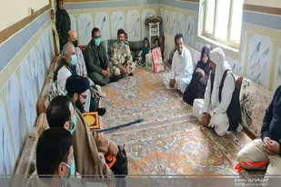 دیدار با خانواده شهید یارمحمد درزاده در روستای سوخته مک بخش مرزی بم پشت