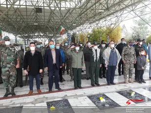 &zwj; &zwj; غبارروبی از قبور مطهر شهدا بمناسبت هفته بسیج