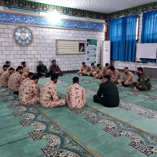 نشست صمیمی فرمانده سپاه ناحیه خرمشهر و مسئول حوزه نمایندگی ولی فقیه خرمشهر با سربازان ناحیه