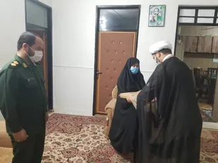 دیدار فرمانده سپاه کنگان با خانواده شهید سیدمحمود مصلح