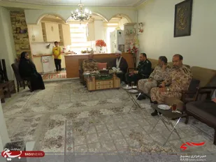 دیدار مسئول دفتر نمایندگی ولی فقیه در لشکر عملیاتی ۱۰ حضرت سیدالشهدا(ع) با خانواده شهید روحانی ابوالقاسم رزاقی  و  شهید عبدلی