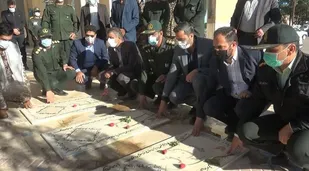 غبارروبی گلزار شهدا شهرستان خاتم به مناسبت دهه مبارک فجر