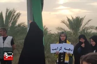 اهتزاز پرچم رضوی در ورودی روستای عباسی گناوه