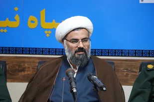 مهمترین وظیفه ی یک فرمانده و مدیر در حکومت اسلامی این است که اقدامات و زمینه ی اقامه ی نماز را فراهم سازد/اگر کسی به نماز جماعت و اول وقت مقید باشد از آثار و برکات آن در کار و زندگی بهره مند خواهد شد