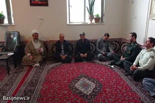 دیدار جمعی از مسئولین با امام جمعه صالح آباد