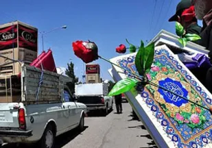 بیش از ۲۵۰۰ پرس غذای گرم و ۲۳ سری جهیزیه بین نیازمندان توزیع شد