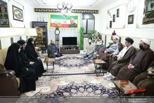 حضور نماینده ولی&zwnj;فقیه در سیستان&zwnj;وبلوچستان در منزل خانواده شهید توکلی