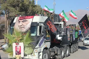 رژه موتوری و خودرویی به مناسبت سالگرد شهادت حاج قاسم در زرندبرگزار شد