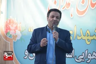مدال افتخار را امام خمینی (ره) به ملت ایران داد