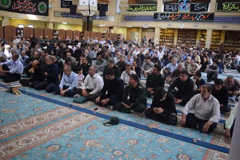 حضورپاسداران ناحیه مقاومت بسیج محلات در نمازجمعه