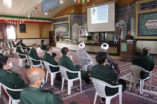نشست صمیمی فرمانده لشکر عملیاتی پنج نصر با کارکنان برگزار شد