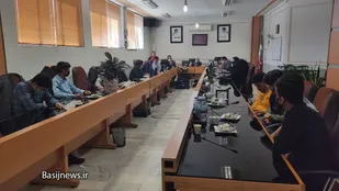 دیدار شورای حوزه های مقاومت بسیج دانش آموزی خمینی شهر با اعضای شورای اسلامی
