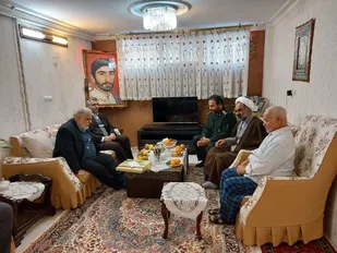 دیدار مسئولان شهرستان ری با خانوده شهدا