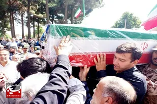 آیین تشییع پیکر مطهر ۲ شهید سرافراز نهاوند باحضور پرشور مردم