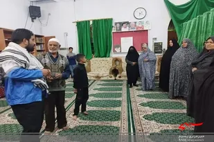 میز خدمت توسط بسیجیان حوزه سلمان فارسی برپا شد