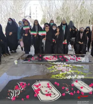 خواهران بسیجی اشتهارد با شهداء تجدید میثاق کردند