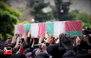 فرمانده سپاه، ولی عصر (عج) خوزستان:
شهیدان، دفاع با اقتدار از کشور را به مردم آموختند