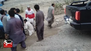 اعزام گروه جهادی کربلای هلال احمر به مناطق سیل زده حاشیه شهرستان ایرانشهر