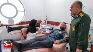 اهدای خون توسط فرمانده و کارکنان سپاه ناحیه دشتستان