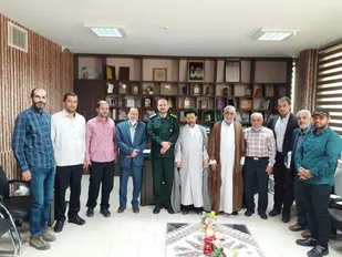 دیدار جمعی از پیرغلامان حسینی و مداحان بسیجی شاهرود با فرمانده سپاه شاهرود+ تصاویر