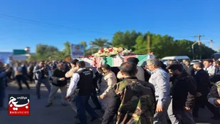 تشییع و خاکسپاری پیکر یک شهید گمنام در شرکت پتروشیمی امیرکبیر
