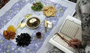 راهکاری ساده برای جلوگیری از نفخ شکم در ماه رمضان/ پرهیز از خوردن غذای تند