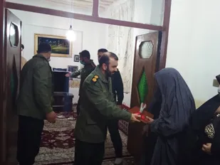 تجلیل کادر گردان پیاده، ولی عصر (عج) بسطام از همسر شهید محمدی در روستای قهج