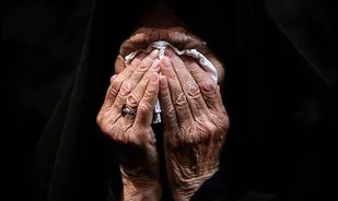 مادر شهید اصلان بهروزی به فرزند شهیدش پیوست