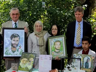 دیدار اندیشمندان بین المللی با خانواده شهید ارمنی در علی آباد کتول