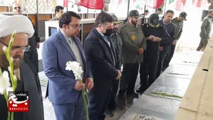 مزار مطهر شهدا اشتهارد همزمان با ایام الله دهه مبارک فجر گلباران شد