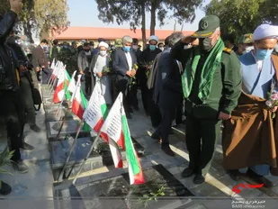 غبار روبی گلزار شهدای امامزاده سید محمد خمینی شهر