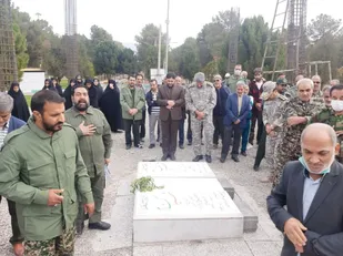 تجدید میثاق پاسدران وبسیجیان شهرستان زرندبادو شهید گمنام بوستان شهداء