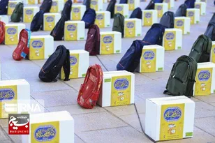 اهدای ۴۰۰ بسته لوازم‌التحریر به دانش‌آموزان محروم تایباد