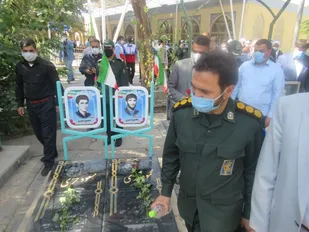 آئین غبار روبی و عطر افشانی مزار شهدای نجف آباد