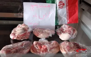 توزیع گوشت گوسفند بین نیازمندان