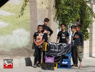 شکوه عشق در موکبِ سادۀ کودکان با دلهایی به وسعتِ دریا + عکس