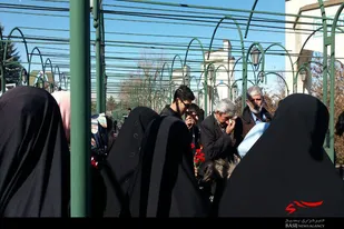 عطرافشانی گلزار شهدای همدان به&zwnj;مناسبت دهه فجر