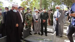 شهداء مظهر ایستادگی و مقاومت هستند