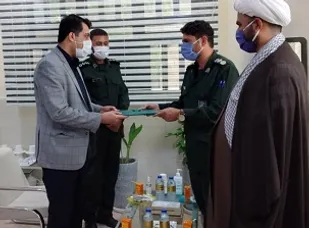 تقدیر فرمانده  ناحیه سپاه  از رئیس بهزیستی قشم
