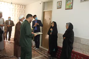 سرکشی از خانواده شهیدان میری و غضنفری در قاین به مناسبت هفته عقیدتی سیاسی