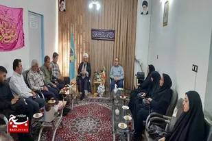 نشست صمیمی خبرنگاران با امام جمعه نهاوند به مناسبت هفته خبرنگار