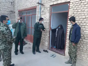 سرهنگ اقایی با تعدادی از خانواده شهدا در تفت دیدار کرد