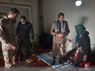 دیدار فرمانده ناحیه مقاومت بسیج فراهان با خانوداه شهید 13 ساله روستای دستجان+عکس